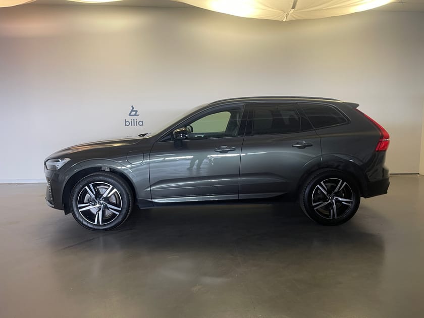 Bild 2 av Volvo XC60 Recharge T6 R-Design/ Panoramatak/ Dragkrok/ Harman Kardon/ 10.000 Tillbehör/