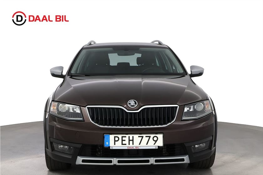 Bild 2 av Škoda Octavia Scout 2.0 TDI 4x4 184HK PREMIUM DRAG VÄRMARE CANTON® B-KAMERA