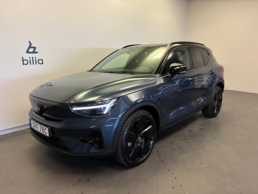 Bild 1 av Volvo EX40 Single Motor Extended Range M R Ultra Black SE / Keyless / Panoramatak / BLIS / Harman/Kardon /