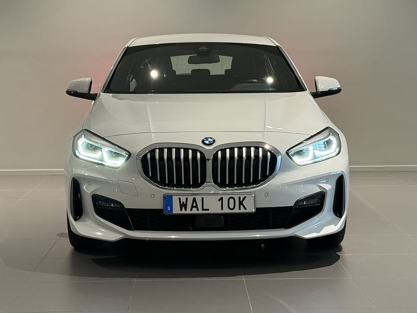 Bild 2 av BMW 118i 118 M Sport Aut Adpt Farth ParkAssist Rattvärme LED 17"