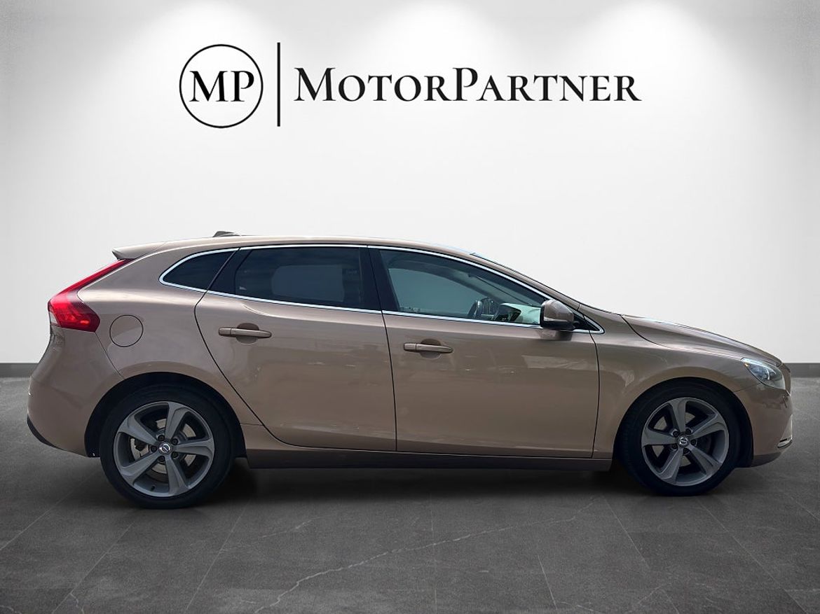 Volvo V40, bild 8 av 17