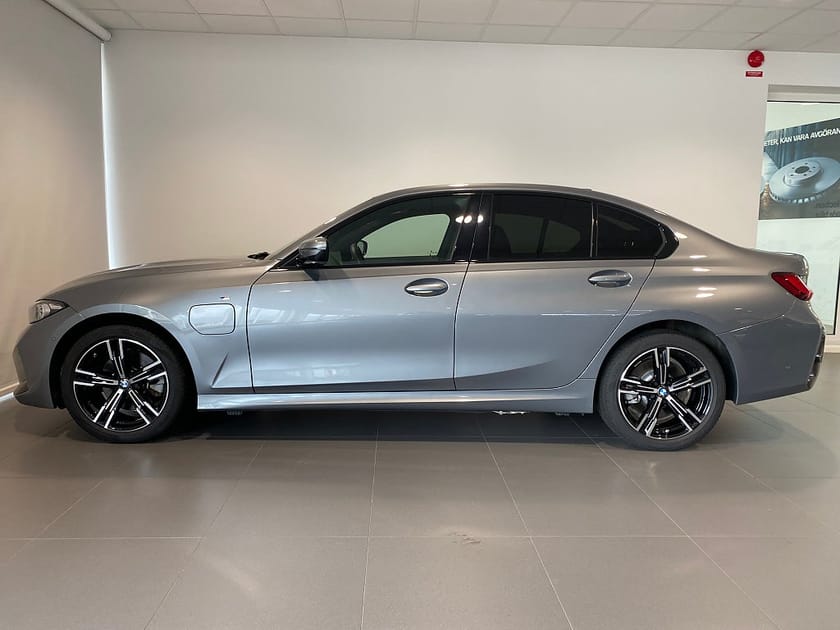 Bild 2 av BMW 330e Sedan Parkeringsassistans Drag