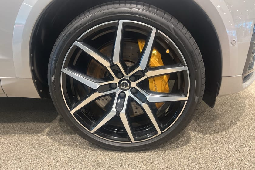 Bild 2 av Volvo XC60 T8 AWD Recharge Polestar Engineered/HUD, Drag, 22"