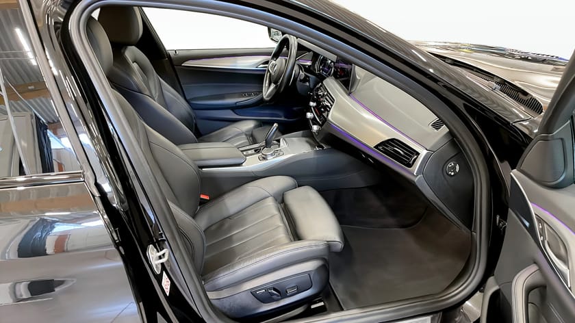 Bild 3 av BMW 520d xDrive Touring M Sport  Värmare Nav Backkamera Rattvärme HiFi