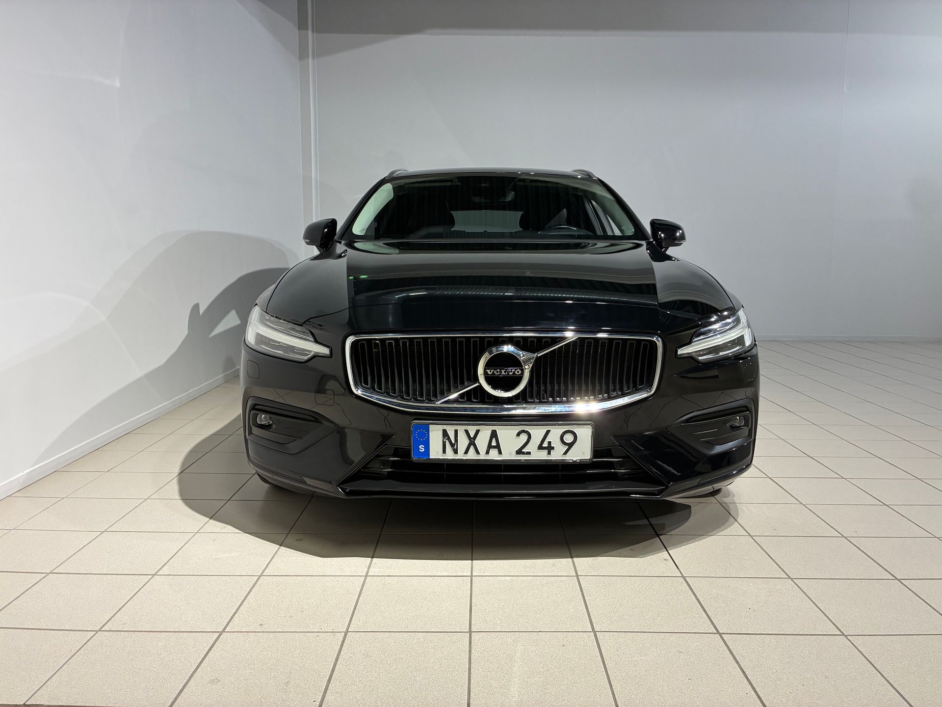 Volvo V60 D4 Momentum Advanced Edition 2019, bild 2/10