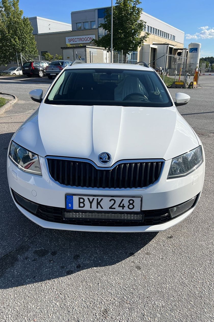 Bild 2 av Škoda Octavia Kombi Skoda 1.6 TDI 4x4 Ambition 1 Ägare