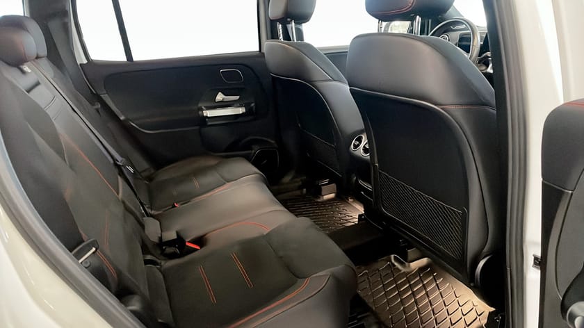 Bild 5 av Mercedes-Benz GLB 250 4MATIC AMG-Line / 360° / Pano / Drag