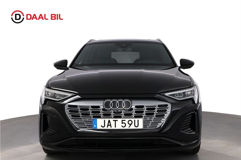 Bild 2 av Audi Q8 55 e-tron quattro 114 kWh 408HK S-LINE P-VÄRM B&O® PANO LUFTFJÄD