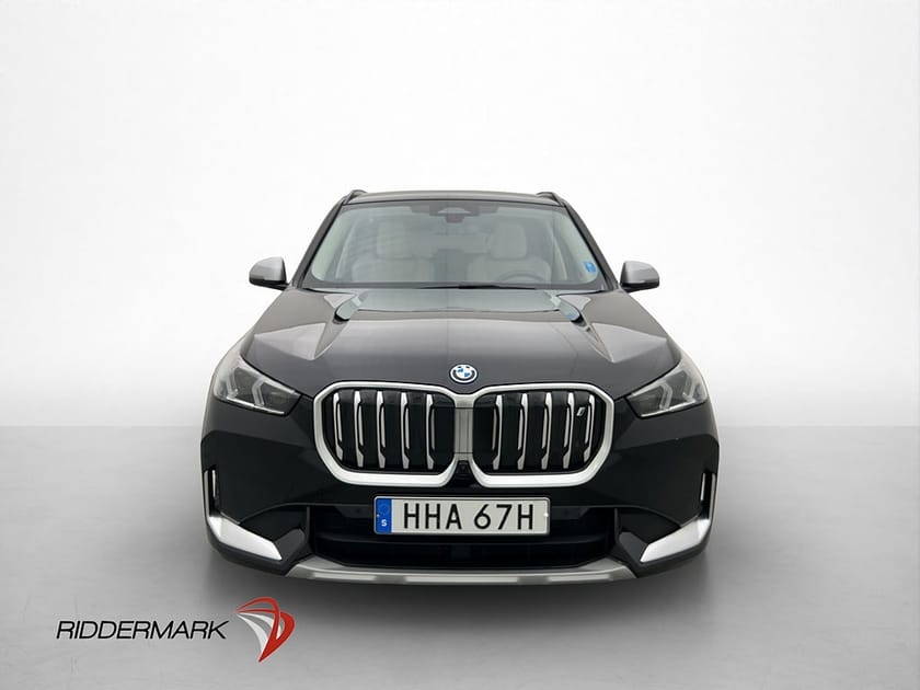 Bild 3 av BMW iX1 xDrive30 xLine MOMS 360º HUD H/K CarPlay Drag