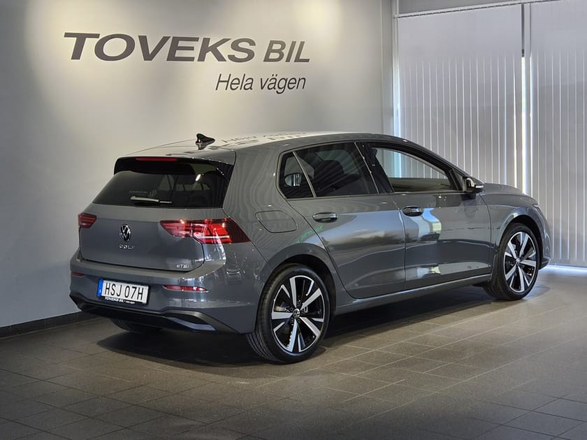 Bild 4 av Volkswagen Golf Life 1.5 eTSI 150hk |Kamera|Komfort stolar|18"