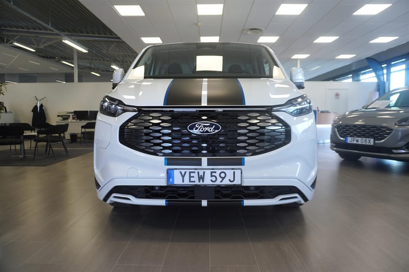 Bild 2 av Ford Transit Custom 82.5 kWh AWD E-Custom Skåp Sport 340l Elmotor 210kw 286hk 1-Växlad El