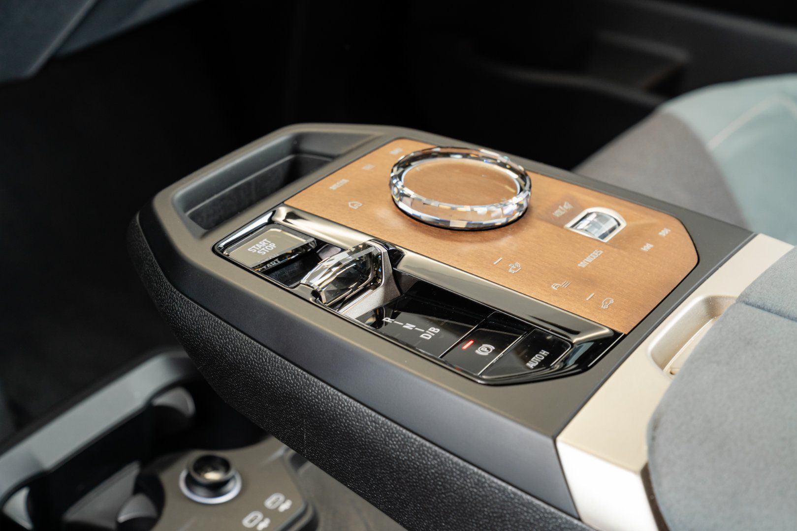 BMW iX xDrive50, 524hp, 2023