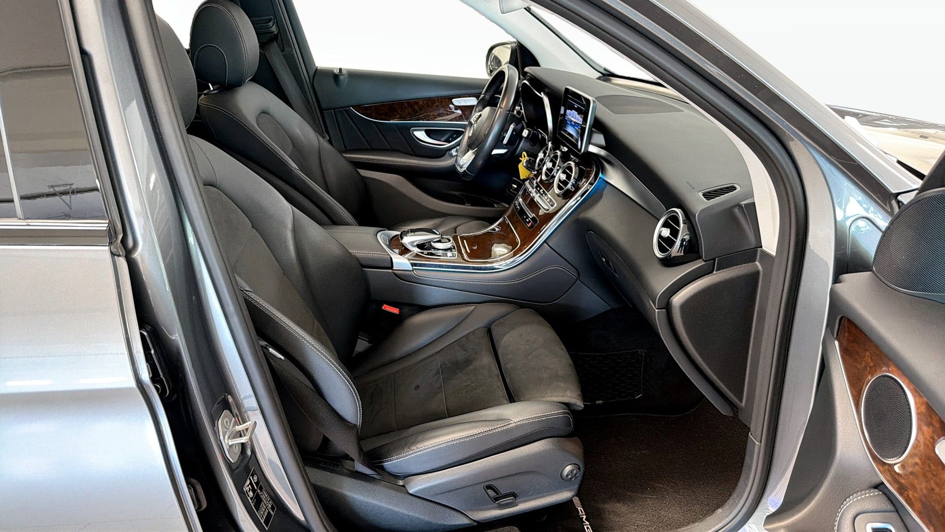 Mercedes-Benz GLC 250 D 4MATIC AMG-Line 2018, bild 3/24