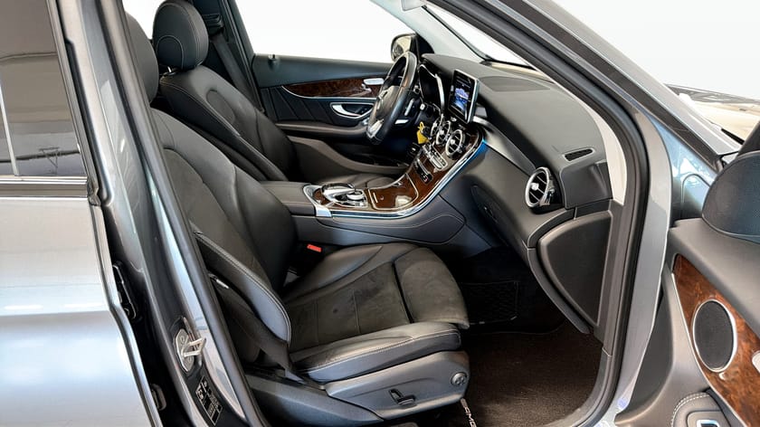 Bild 3 av Mercedes-Benz GLC 250 d 4MATIC AMG-Line / Panorama / Drag