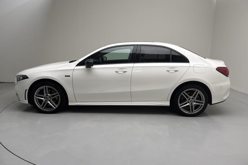 Bild 2 av Mercedes-Benz A 250 e Sedan V177 (224hk) AMG Night Panorama