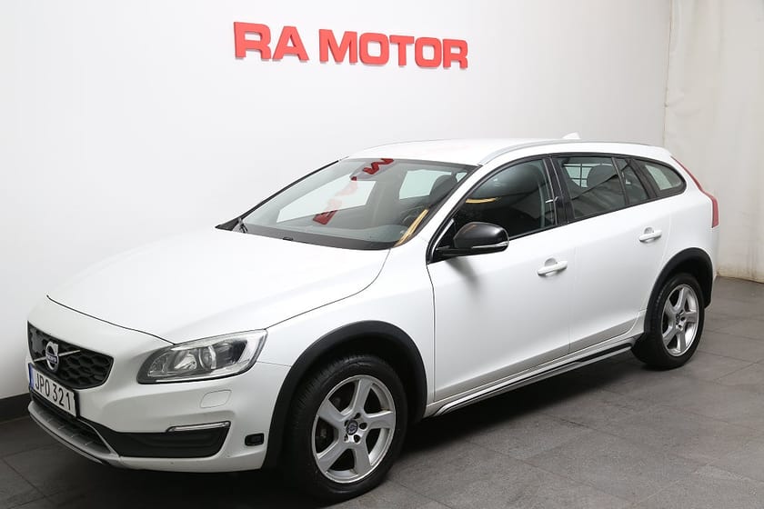 Bild 1 av Volvo V60 Cross Country D3 150hk Momentum Aut Nybesikt Värmare Motorv Drag