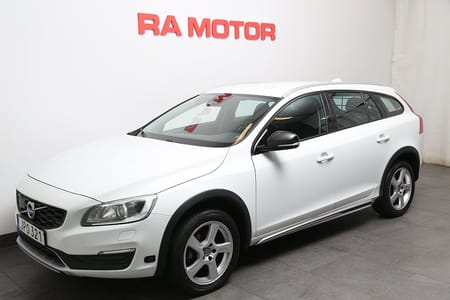 Volvo V60 Cross Country D3 150hk Momentum Aut Nybesikt Värmare Motorv Drag