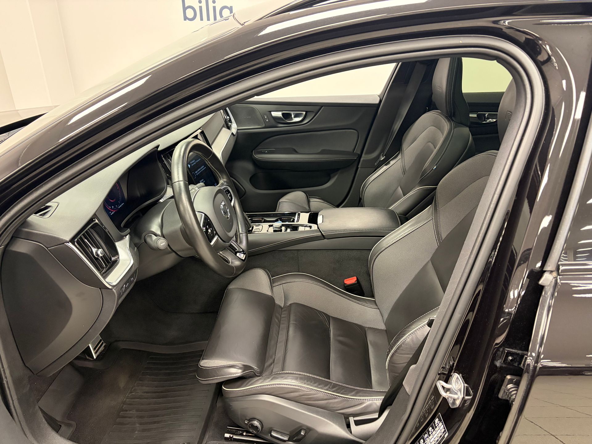 Volvo V60 T8 R Design 2020, bild 7/10