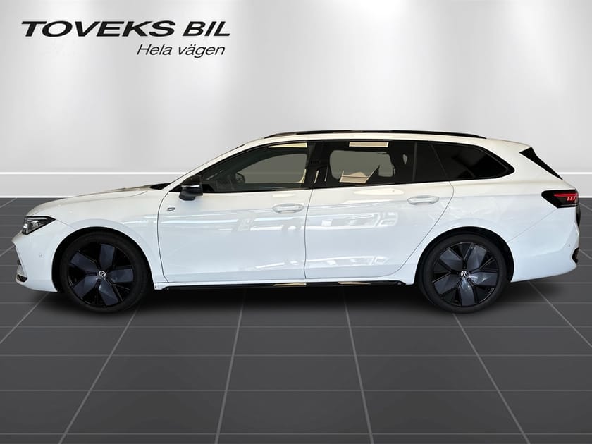 Bild 2 av Volkswagen Passat Sportscombi R-LINE TSI 150hk Drag|Värmare|Kamera