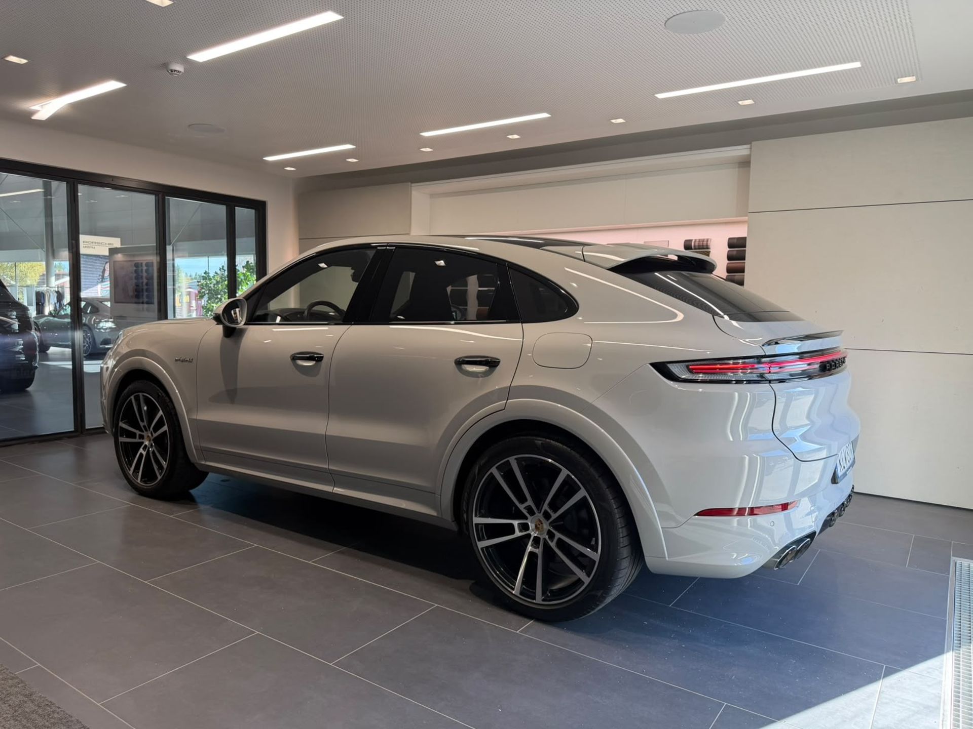 Porsche Cayenne E-Hybrid Coupé 470hp 2024, photo 3/10