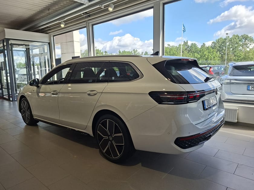 Bild 2 av Volkswagen Passat Variant eHybrid 272 DSG6 R-Line Drag/Värmare