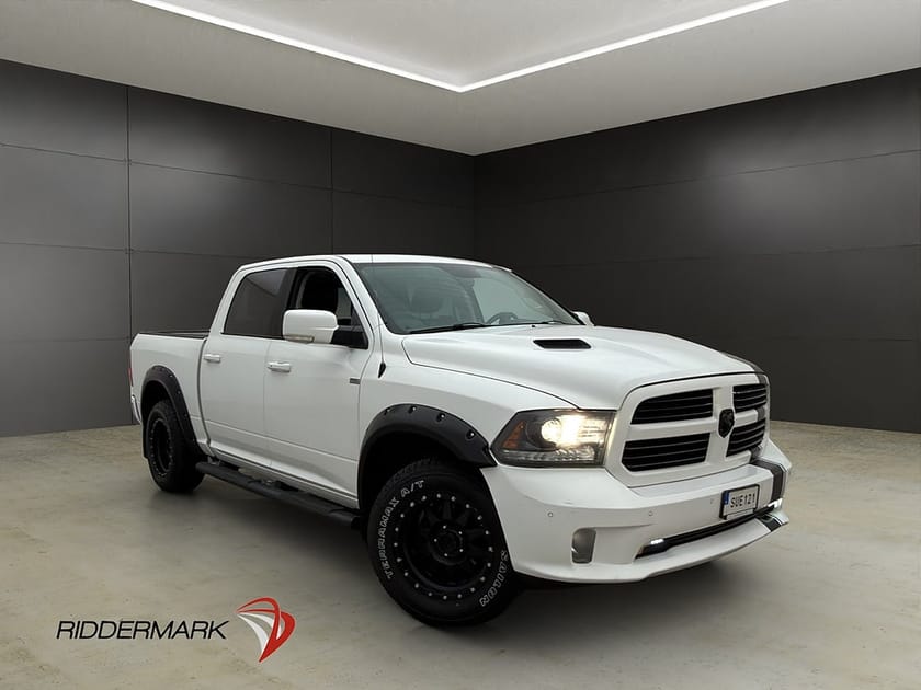 Bild 1 av RAM 1500 Crew Cab Dodge SPORT 5.7 4x4 Drag Alpine Skinn Taklucka Moms