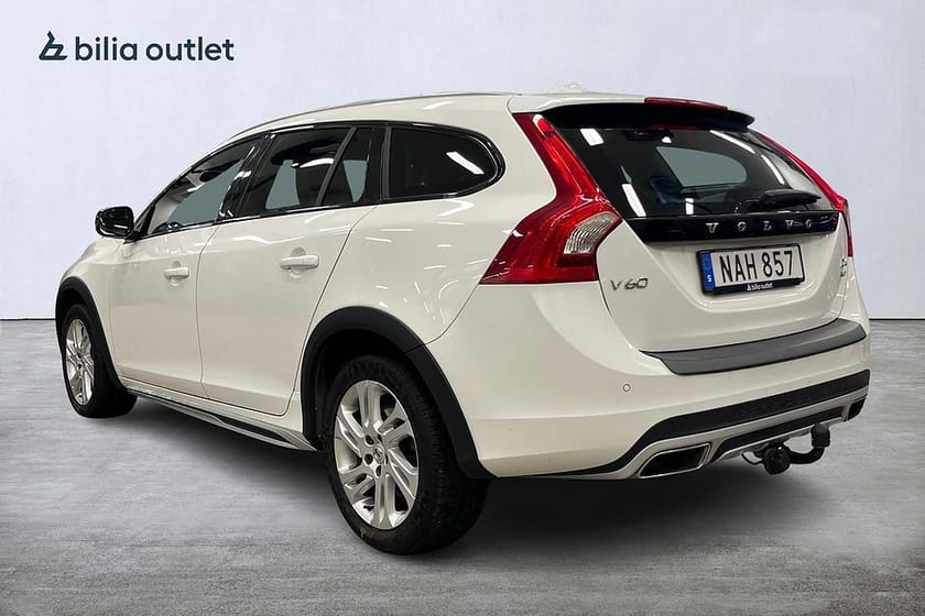 Bild 4 av Volvo V60 Cross Country D4 AWD Momentum Business 190hk Drag Navigation Värmare