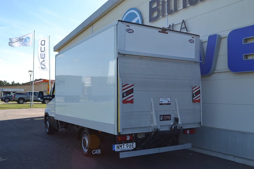 Bild 3 av Iveco Daily 35-140 Chassi Cab 2.3 JTD 136hk Automat EU6 Backkamera V-Hjul 18m3 Skåp