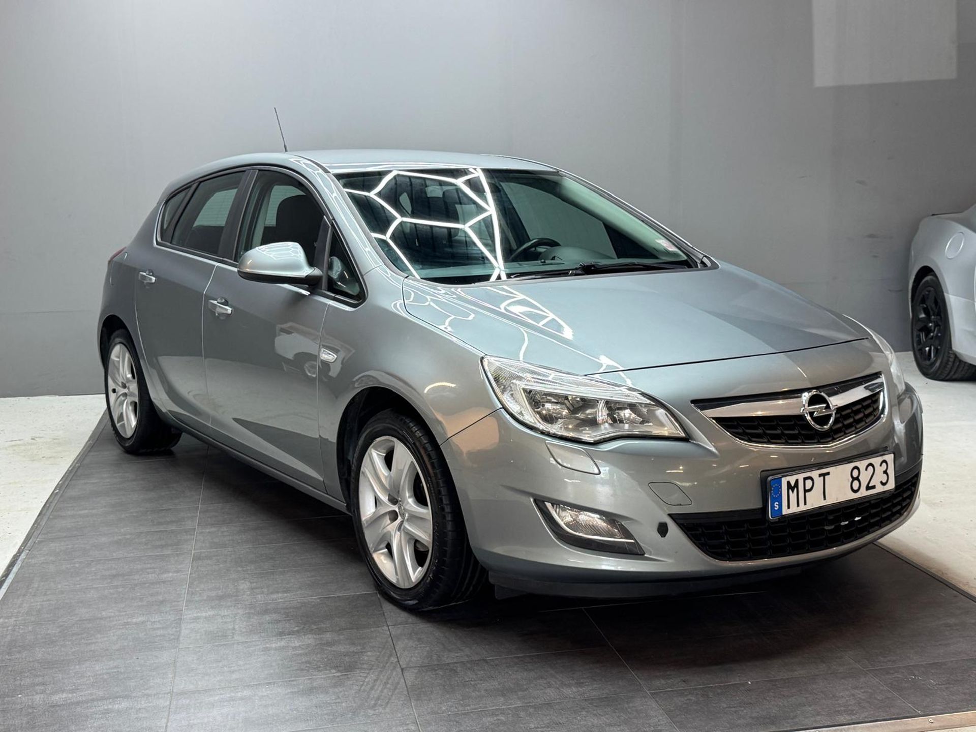 Opel Astra 1.4 Turbo 2011, photo 2/14