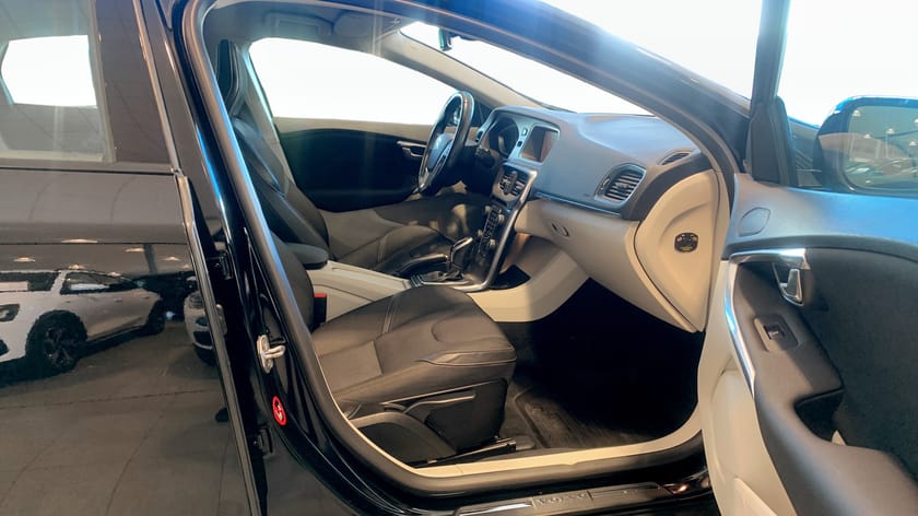 Bild 3 av Volvo V40 Cross Country MOMENTUM AUT