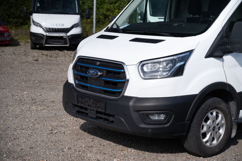 Bilde 2 av Ford E-Transit 350 68kWt 269hk Auksjon! Les tekst!