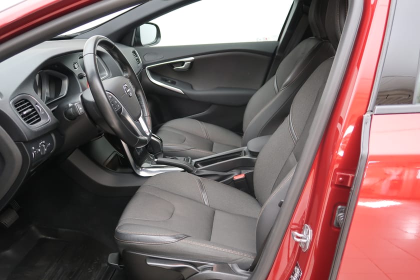 Bild 4 av Volvo V40 Cross Country T3aut BusinessAdvanced/Klimatpkt/PrgmVärmare/P-SensorerF-B