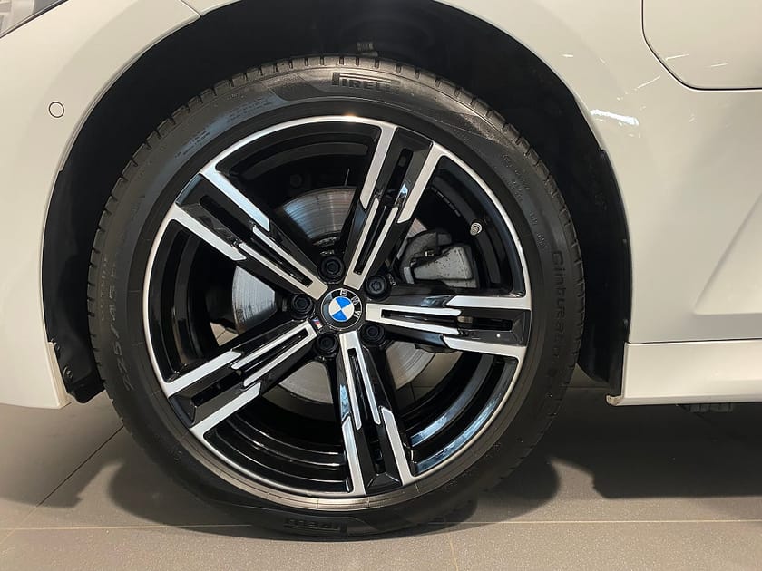 Bild 3 av BMW 330e xDrive Sedan