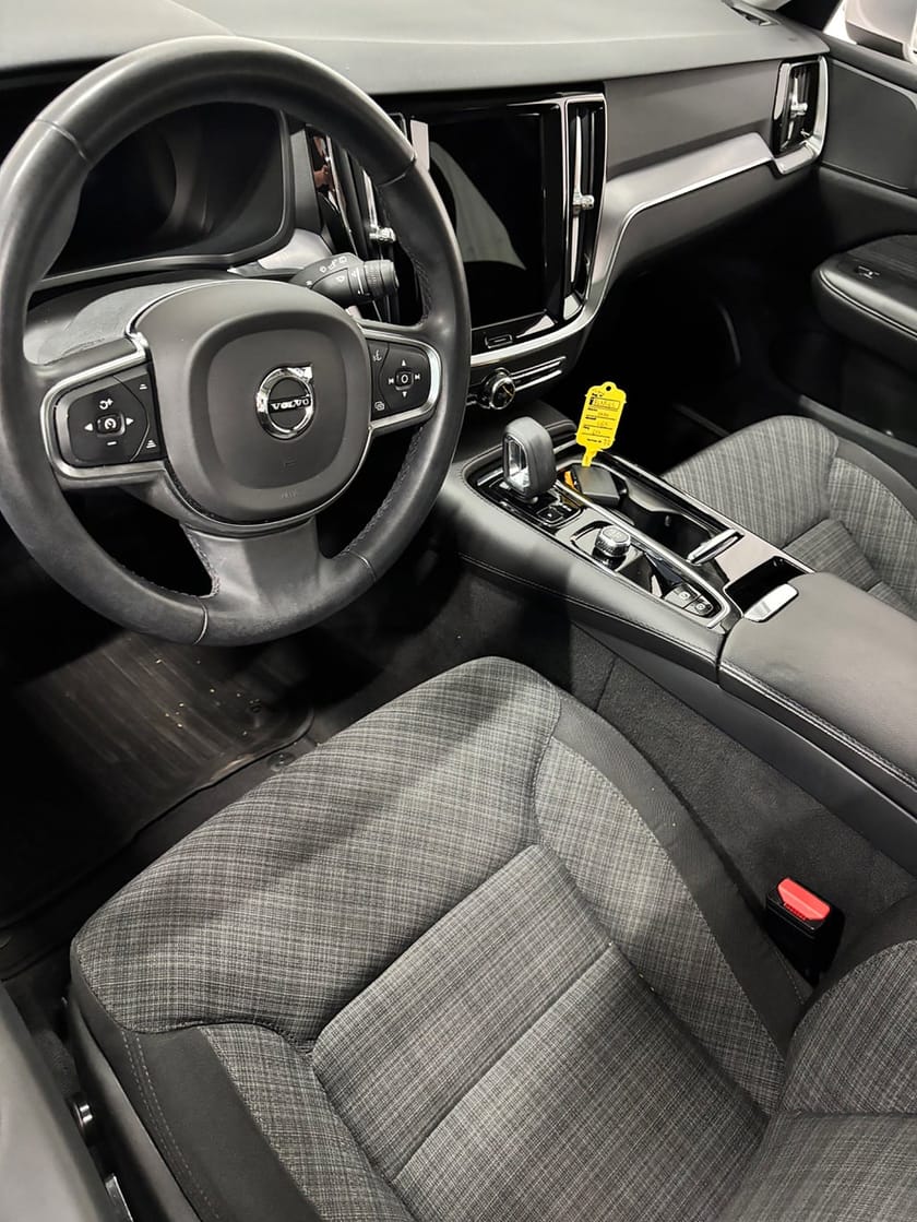 Bild 2 av Volvo V60 Recharge T6 AWD Geartronic Core 2,99% ränta