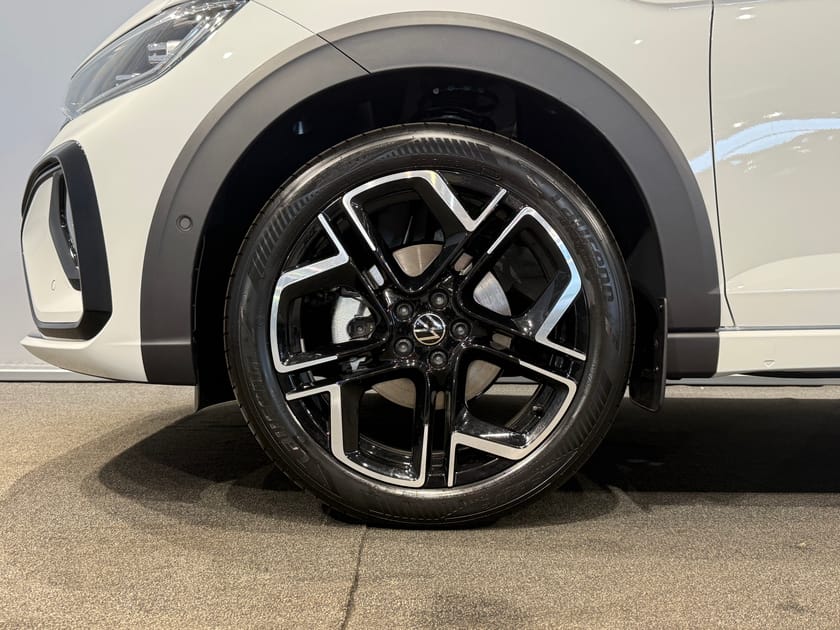 Bild 2 av Volkswagen Taigo 1.0 R-Line / Matrix / Kamera / CarPlay
