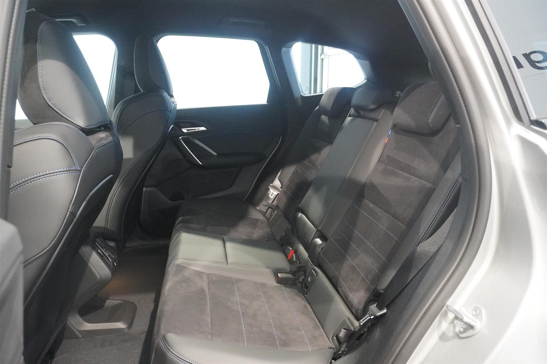 BMW iX1 eDrive20, 204ps, 2026