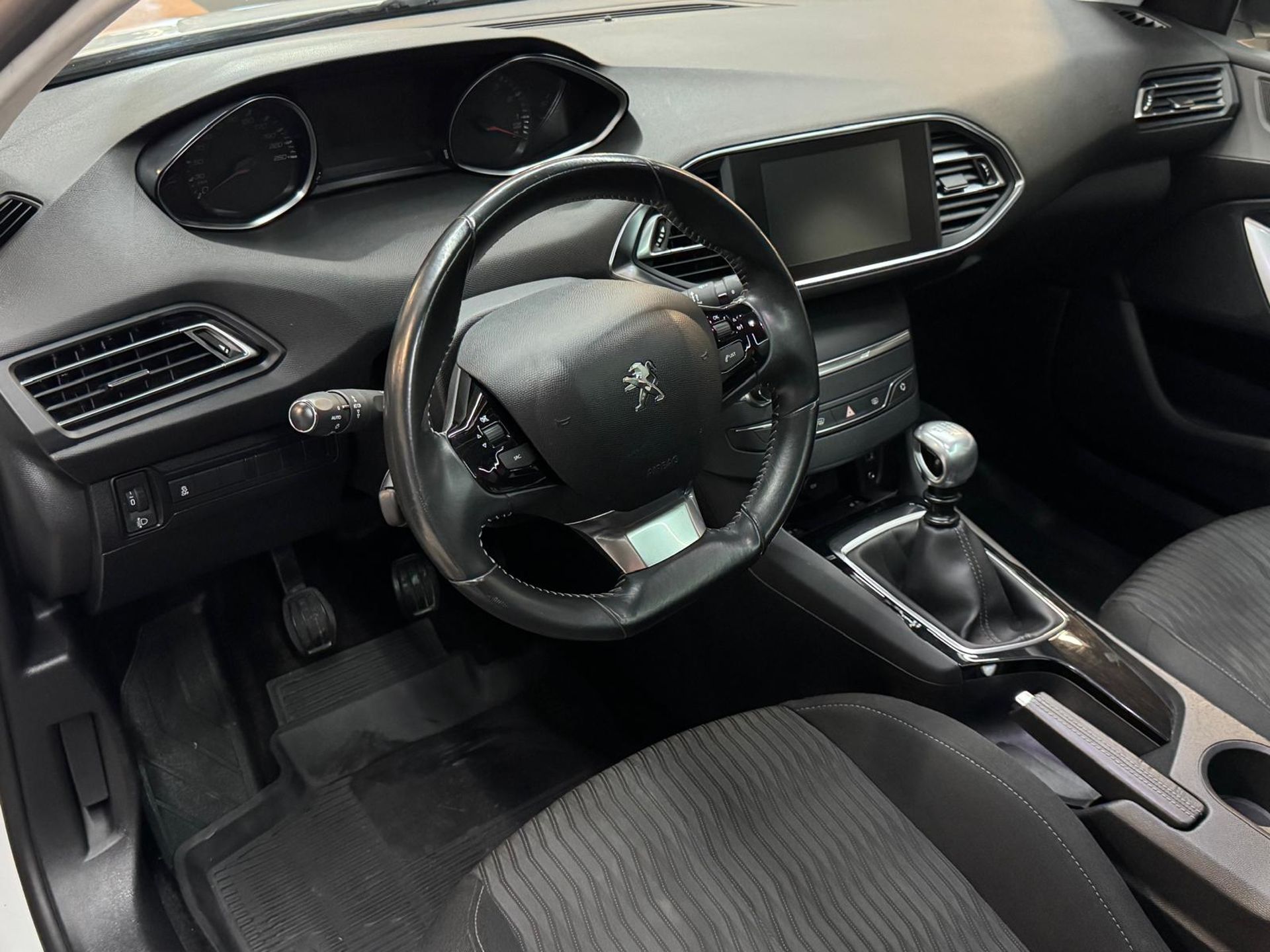 Peugeot 308 1.6 THP 2014, bild 7/10