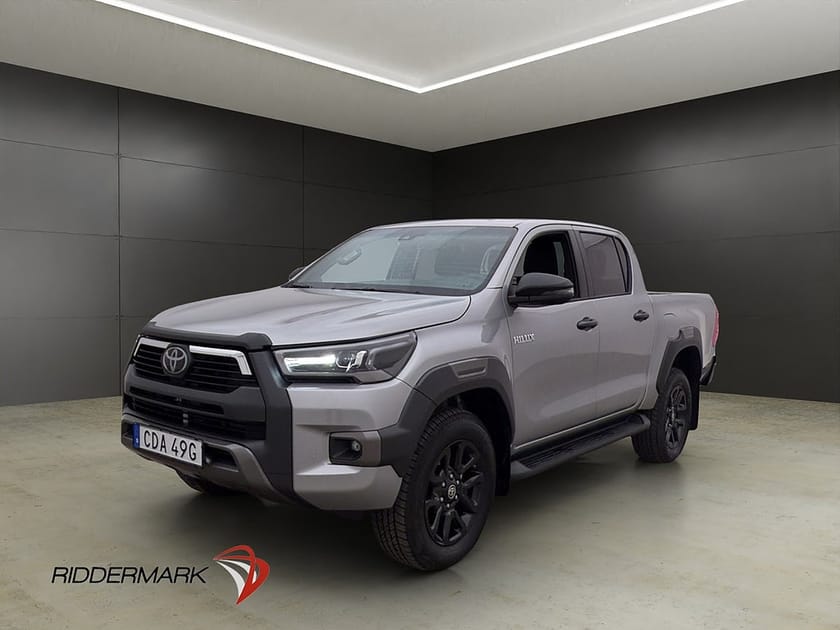 Bild 3 av Toyota Hilux Dubbelhytt Invincible 2.8 MHEV 4WD Drag Diff B-Kamera Moms