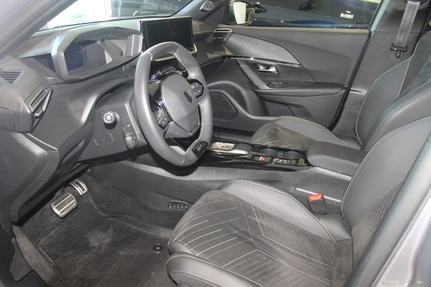 Bilde 4 av Peugeot e-2008 GT 156hk