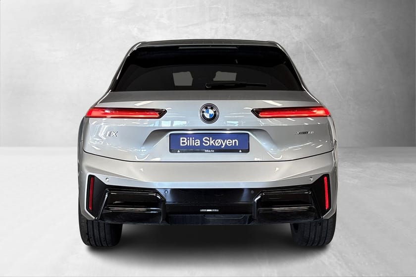 Bilde 4 av BMW iX xDrive60 Fully Charged M-Sport, H/K, SkyLounge, MultiF.