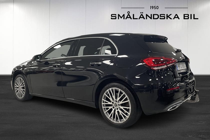 Bild 3 av Mercedes-Benz A 250 e Premiumpaket, Dragkrok, Adaptiv farthållare