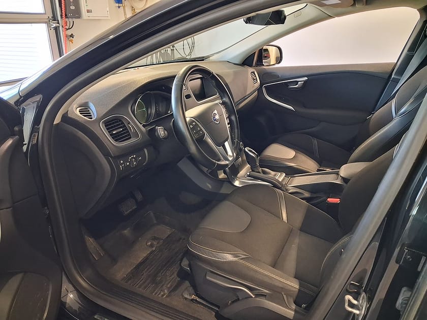 Bild 2 av Volvo V40 D3 Momentum Automat 177hk