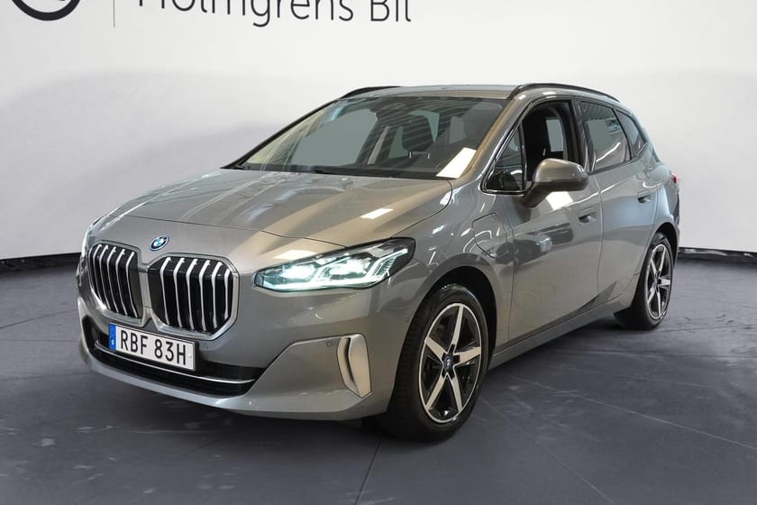 Bild 1 av BMW 225e xDrive Active Tourer Steptronic, 245hk, Luxury Line, Drag