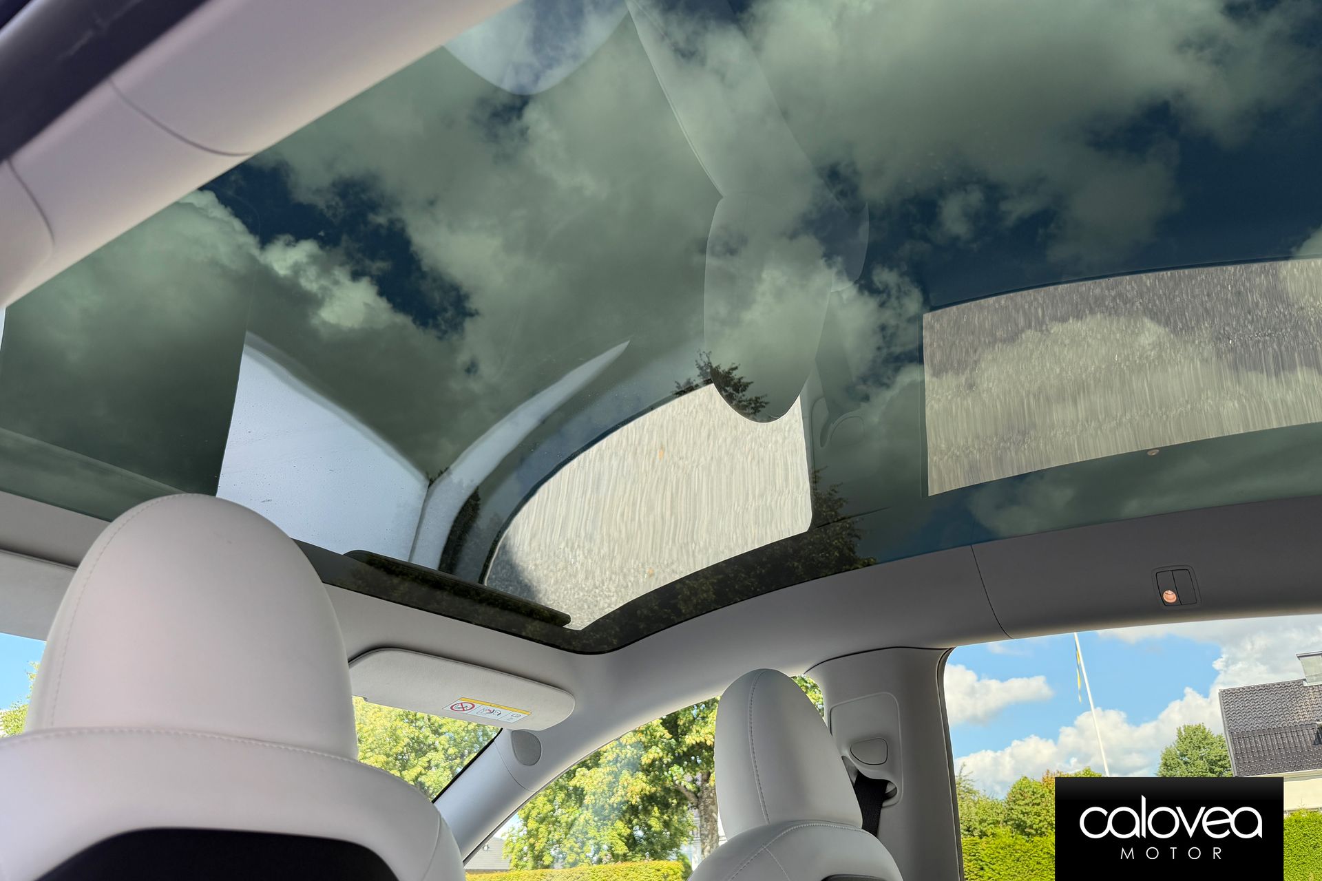 Tesla Model Y Standard Range RWD 2023, photo 7/10