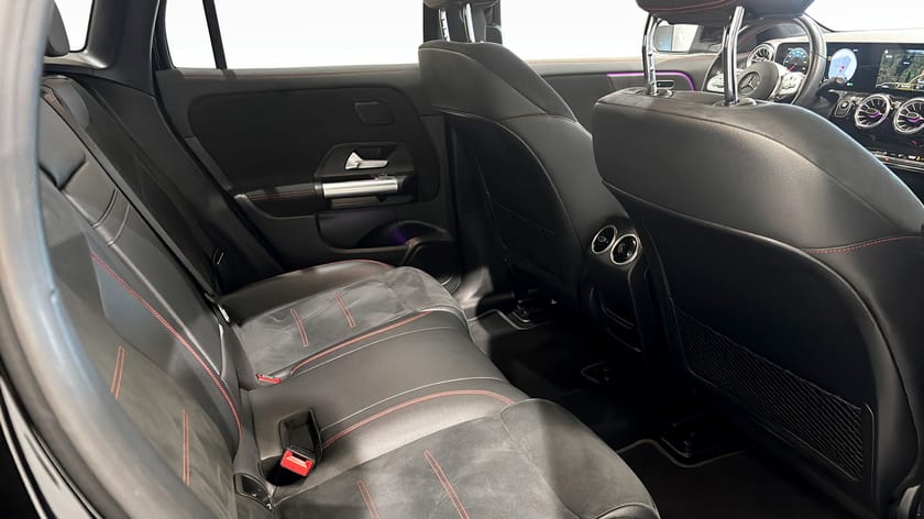 Bild 5 av Mercedes-Benz EQA 300 4MATIC AMG Line Dragkrok