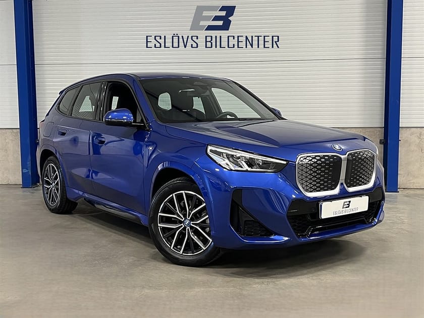 Bild 1 av BMW iX1 xDrive30 306 HK / M Sport / harman kardon / Shadow line / Drag /
