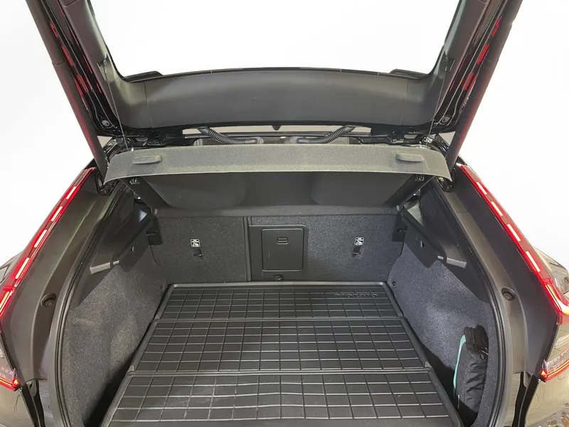 Bild 15 av 18 – Volvo C40 Recharge Core