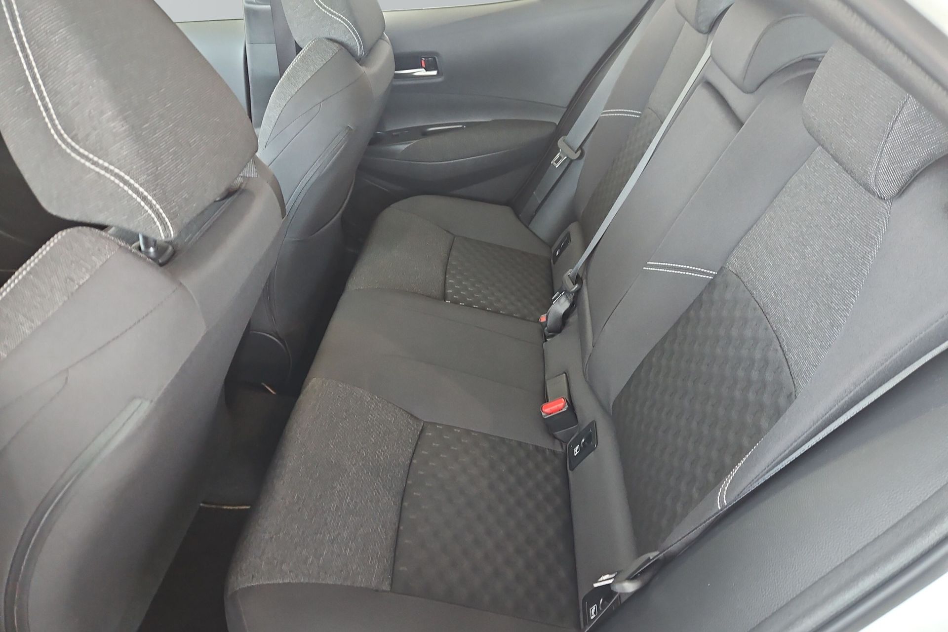 Toyota Corolla 1,8 5d Active 2023, bild 7/10