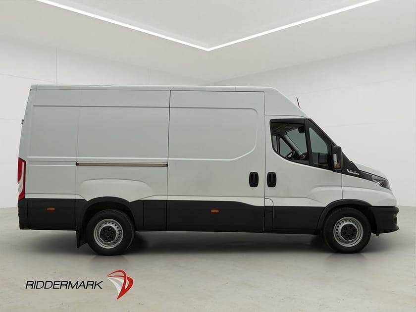 Bild 2 av Iveco Daily 35-140 Van L3H2 2.3JTD 136hk Värmare 3-Sit Farthållare Moms