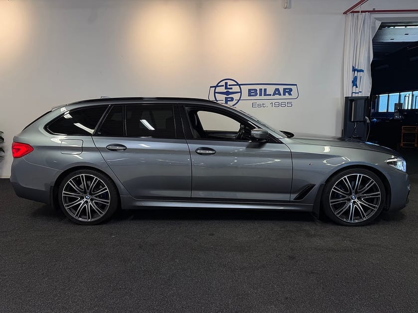Bild 2 av BMW 530d xDrive Touring M-Sport Pano/Aero/Display-key/Drag/360